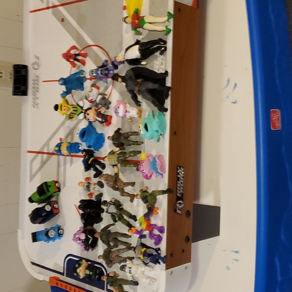 Action Figures deal - Picture 1 of 6